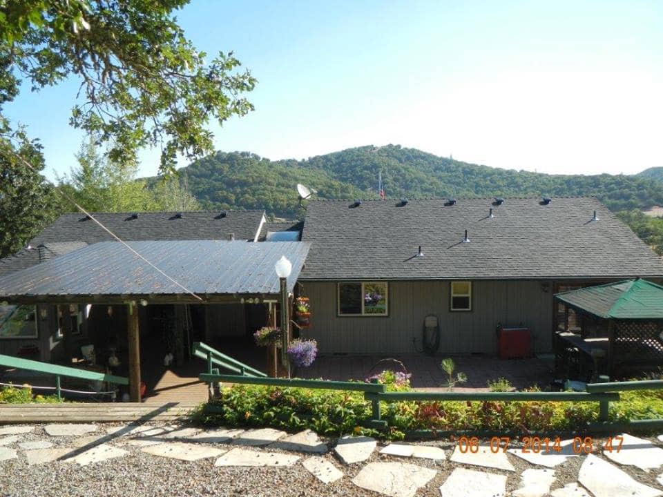 A completed roog photo from back of house.